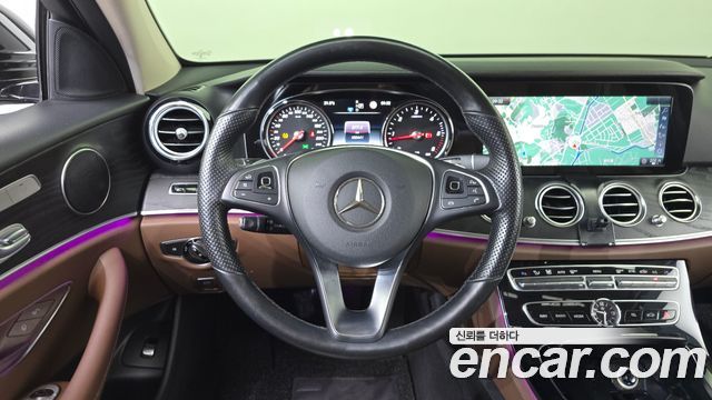 Mercedes-Benz E-Class 2017 — photo 13