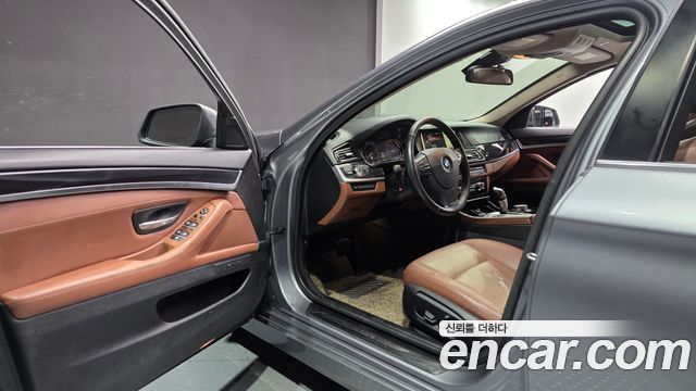 BMW 5-Series 2015 — photo 10