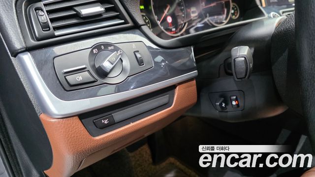 BMW 5-Series 2015 — photo 12