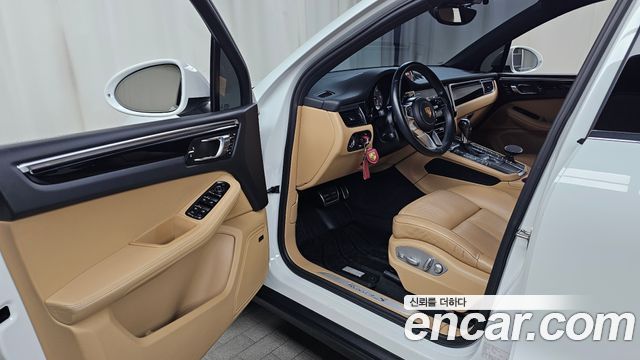 Porsche Macan 2017 — photo 10