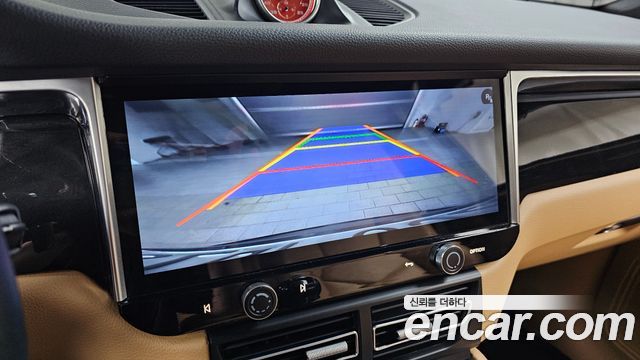 Porsche Macan 2017 — photo 16