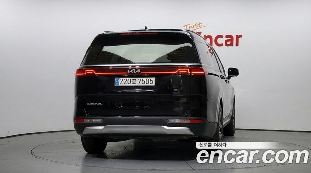 Kia Canival 2023 — photo 4