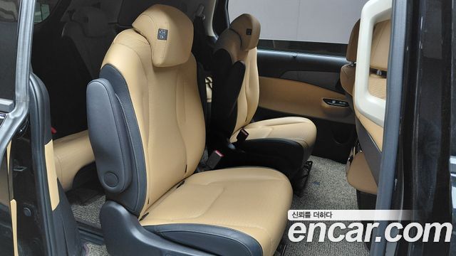 Kia Canival 2023 — photo 17