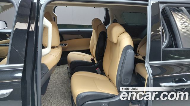 Kia Canival 2023 — photo 18