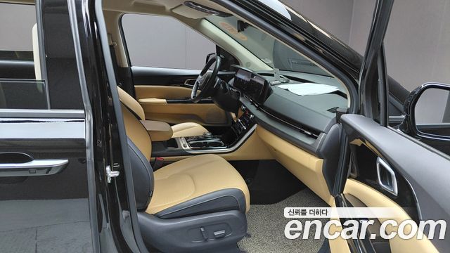 Kia Canival 2023 — photo 16