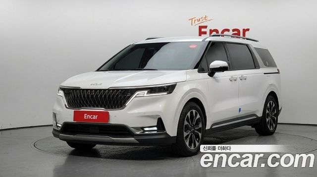 Kia Canival 2023 — photo 1