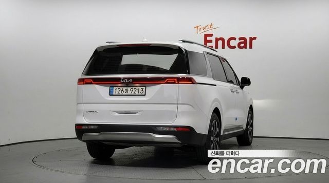 Kia Canival 2023 — photo 4