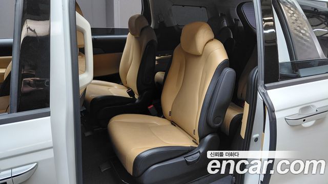 Kia Canival 2023 — photo 17
