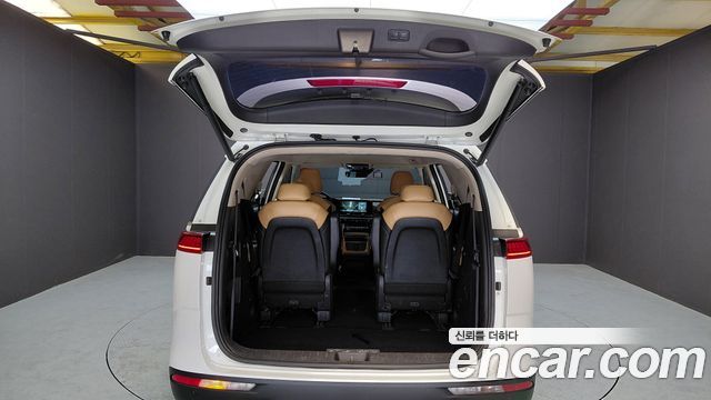 Kia Canival 2023 — photo 26