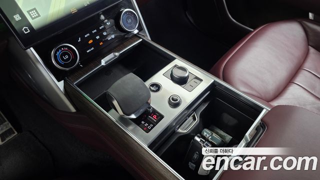 Land Rover Range Rover 2023 — photo 12