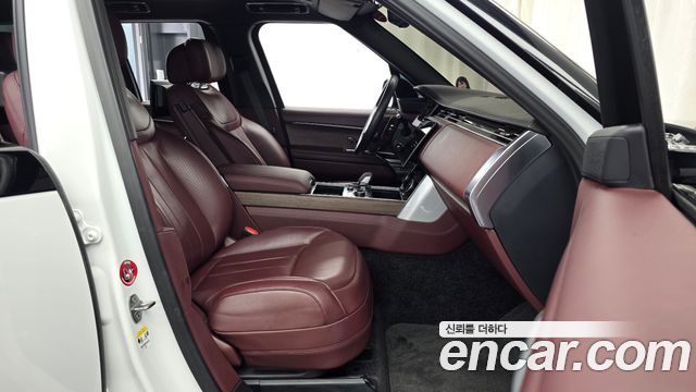Land Rover Range Rover 2023 — photo 17