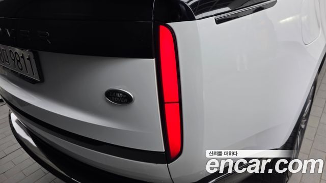 Land Rover Range Rover 2023 — photo 9