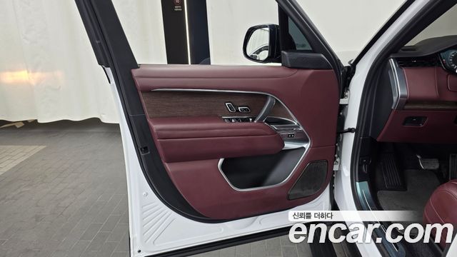 Land Rover Range Rover 2023 — photo 14