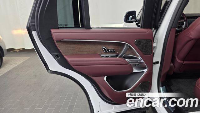 Land Rover Range Rover 2023 — photo 15