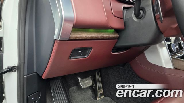 Land Rover Range Rover 2023 — photo 28