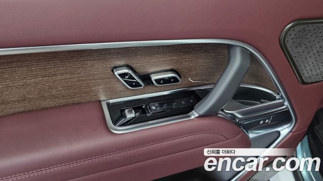 Land Rover Range Rover 2023 — photo 35