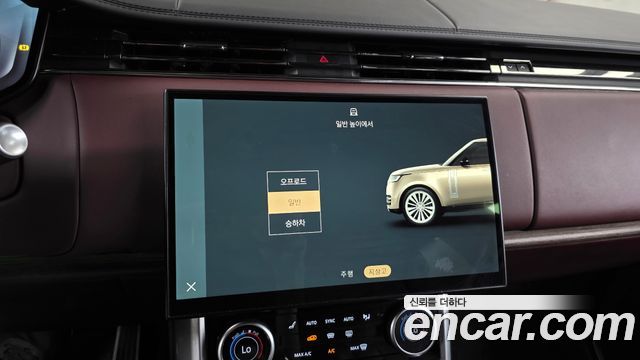 Land Rover Range Rover 2023 — photo 37