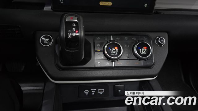 Land Rover Defender 2020 — photo 9