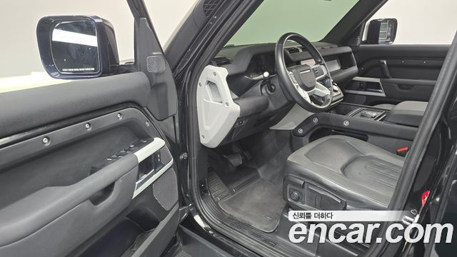 Land Rover Defender 2020 — photo 10