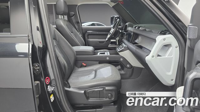 Land Rover Defender 2020 — photo 11