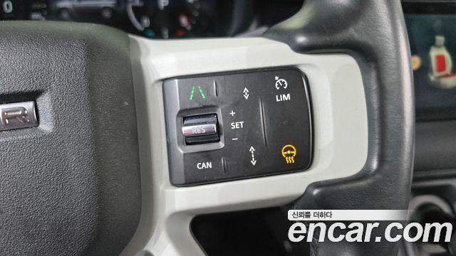 Land Rover Defender 2020 — photo 16