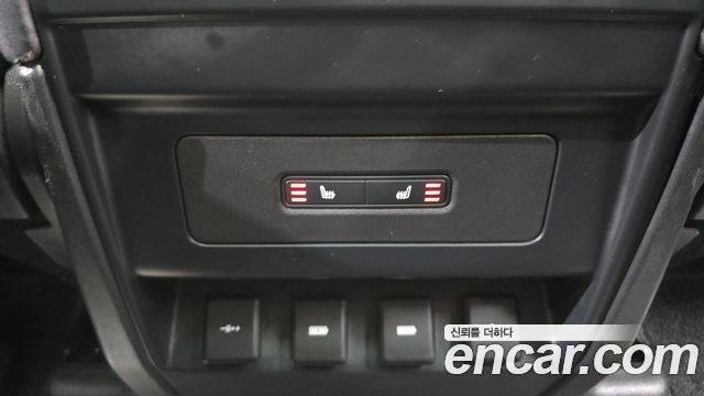 Land Rover Defender 2020 — photo 19