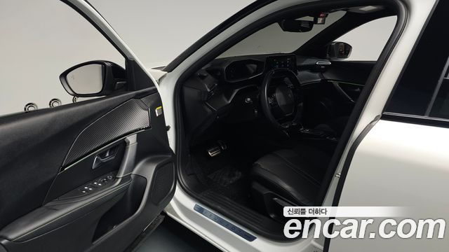Peugeot 2008 2023 — photo 13