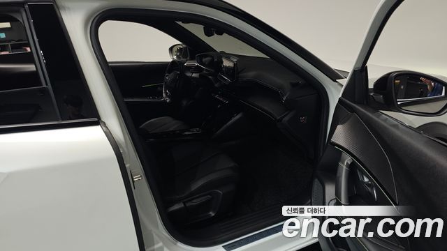 Peugeot 2008 2023 — photo 17