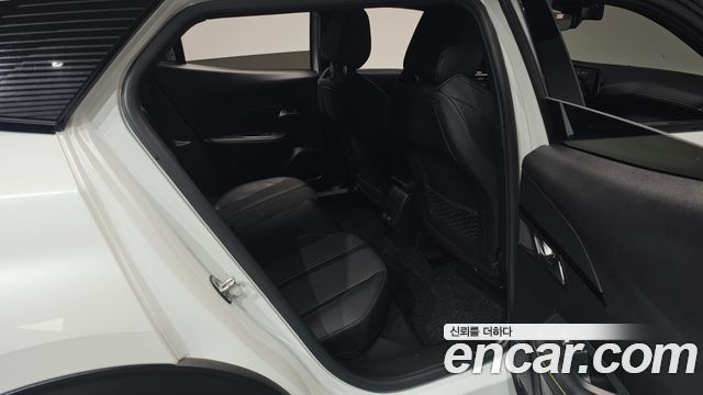 Peugeot 2008 2023 — photo 18