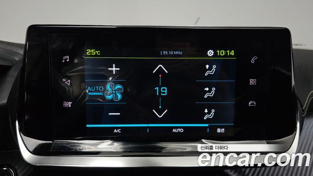Peugeot 2008 2023 — photo 22