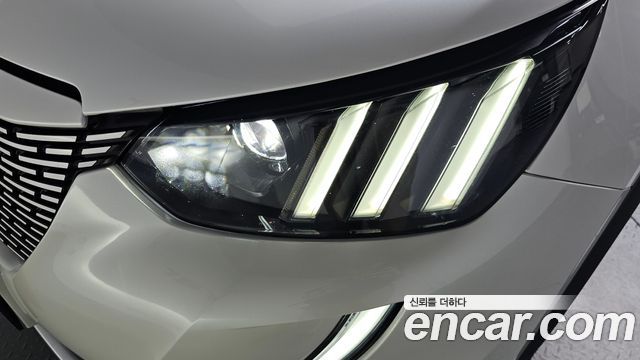 Peugeot 2008 2023 — photo 8