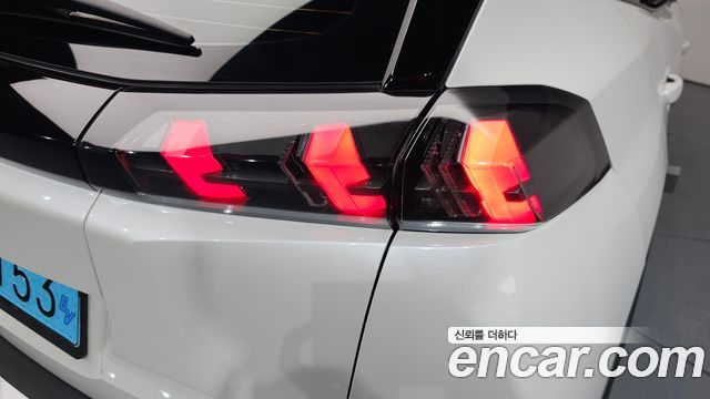 Peugeot 2008 2023 — photo 9
