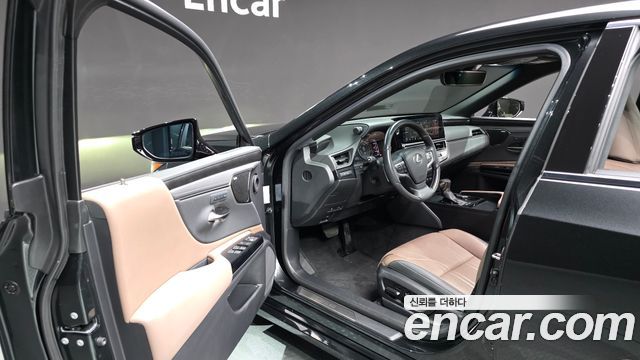 Lexus ES 2024 — photo 13