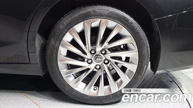 Lexus ES 2024 — photo 7
