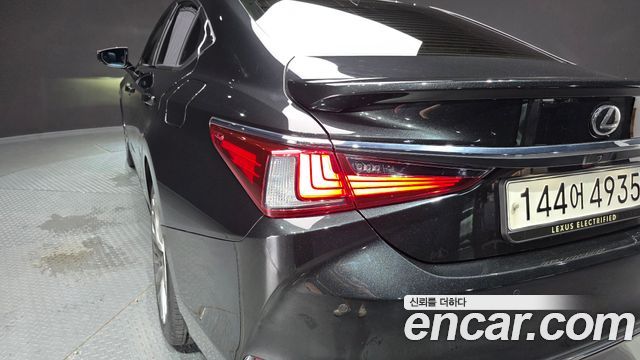 Lexus ES 2024 — photo 9