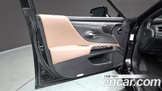 Lexus ES 2024 — photo 14