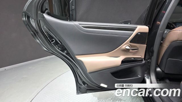 Lexus ES 2024 — photo 15