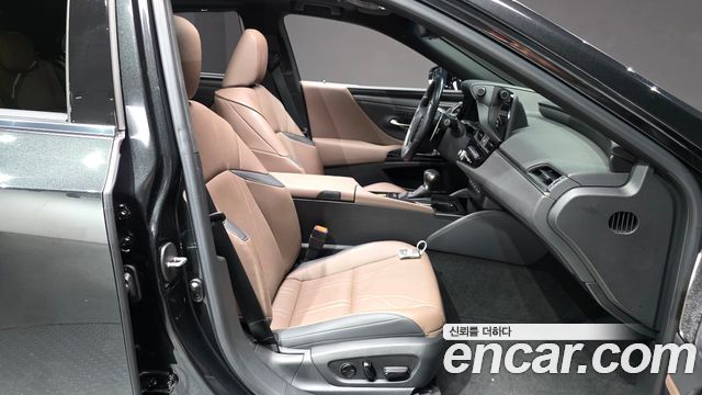 Lexus ES 2024 — photo 16