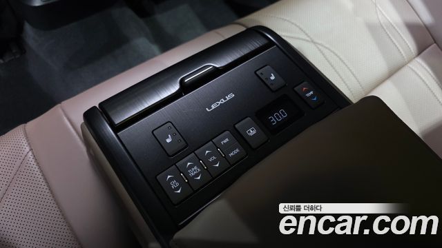 Lexus ES 2024 — photo 32