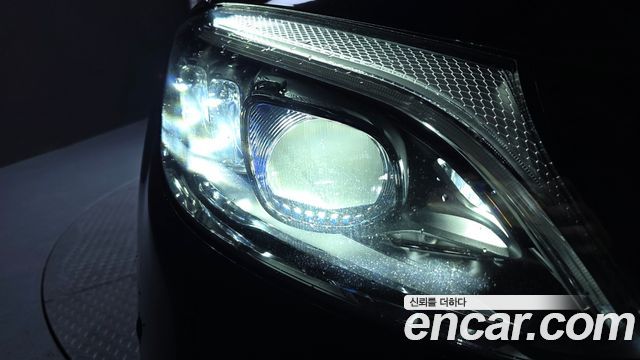 Mercedes-Benz C-Class 2019 — photo 8