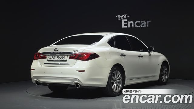 Infiniti Q70 2017 — photo 2