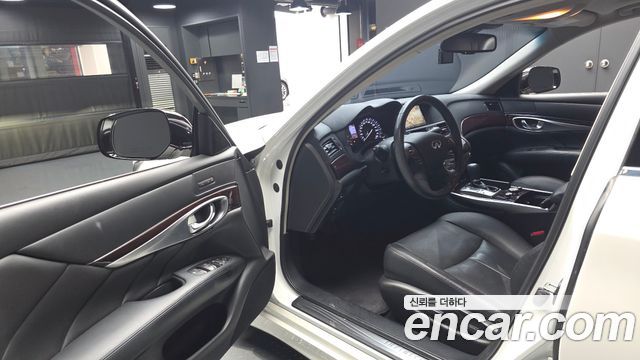Infiniti Q70 2017 — photo 10
