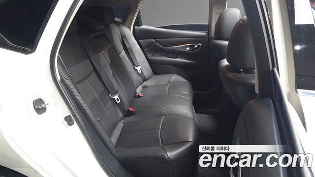 Infiniti Q70 2017 — photo 12