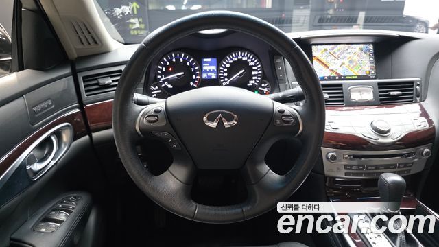 Infiniti Q70 2017 — photo 13