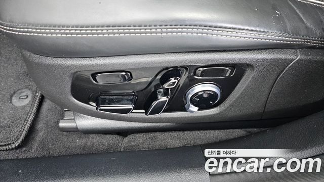 Genesis G90 2019 — photo 31