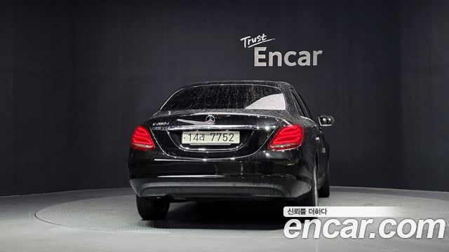 Mercedes-Benz C-Class 2018 — photo 4