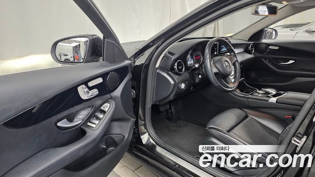 Mercedes-Benz C-Class 2018 — photo 10