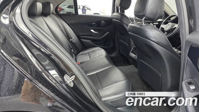 Mercedes-Benz C-Class 2018 — photo 11
