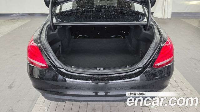 Mercedes-Benz C-Class 2018 — photo 20