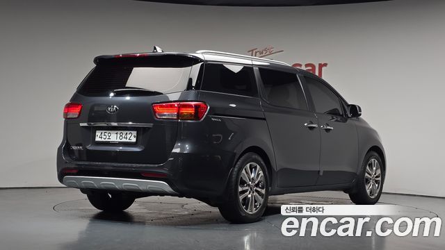 Kia Canival 2015 — photo 2